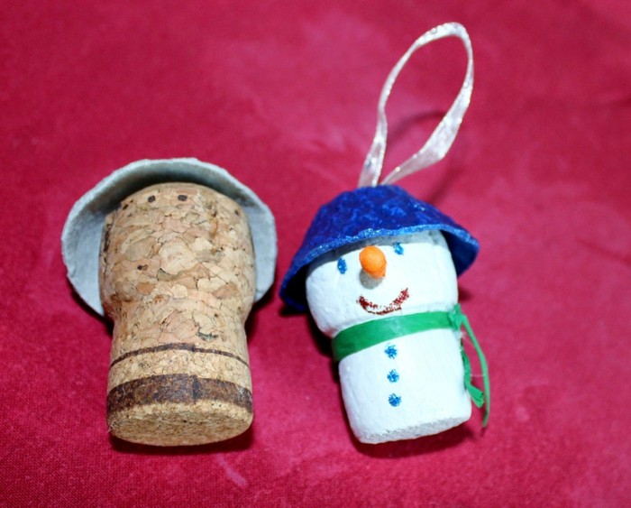 hombre de nieve pequeño hecho por tapa de corcho manualidades navidad adornos corcho hombre nieve ideas