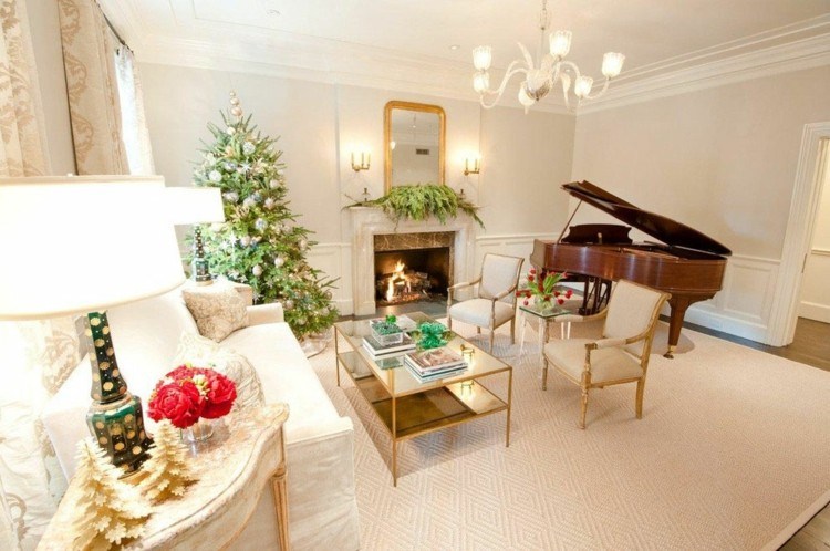 piano decorado motivos navideños