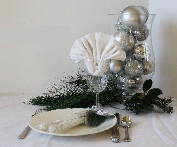 recetas decorar mesa navidad jarron cristal bolas plata ideas