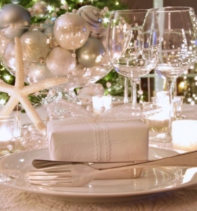 Recetas navideñas para decorar la mesa en plata y verde