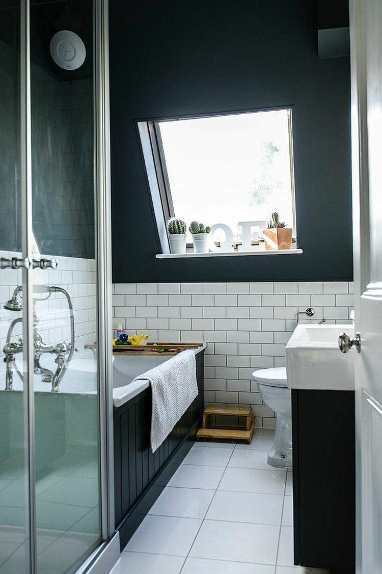 bañeras negras cuadros maderas ventanas