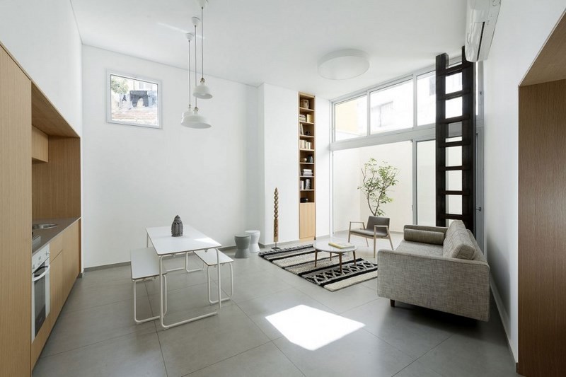 estanterias de madera en el salón moderno decoracion de salones abiertos apartamentos pequenos ideas
