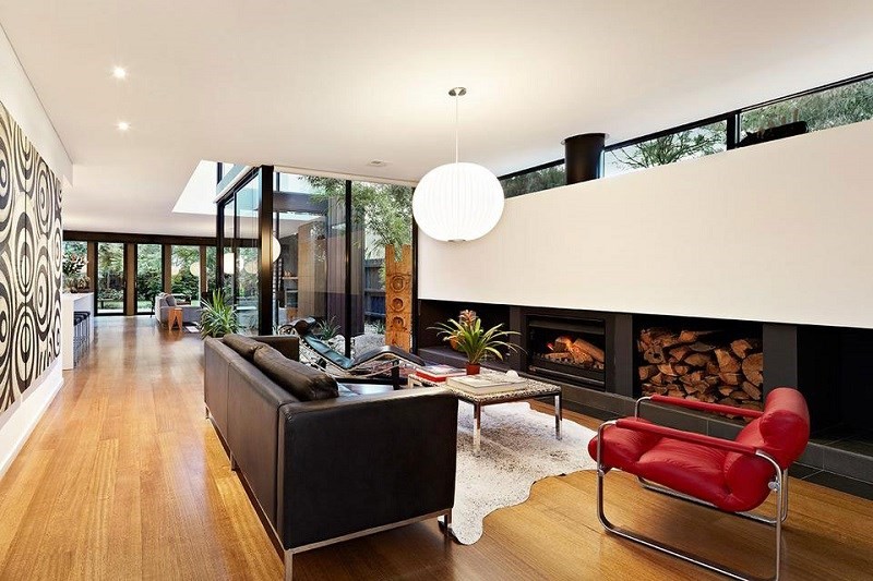 muebles de cuero rojo y negro en el salón moderno decoracion de salones sillon rojo chimenea ideas