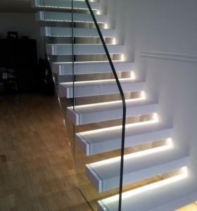 Escaleras de interior y exterior con iluminación LED