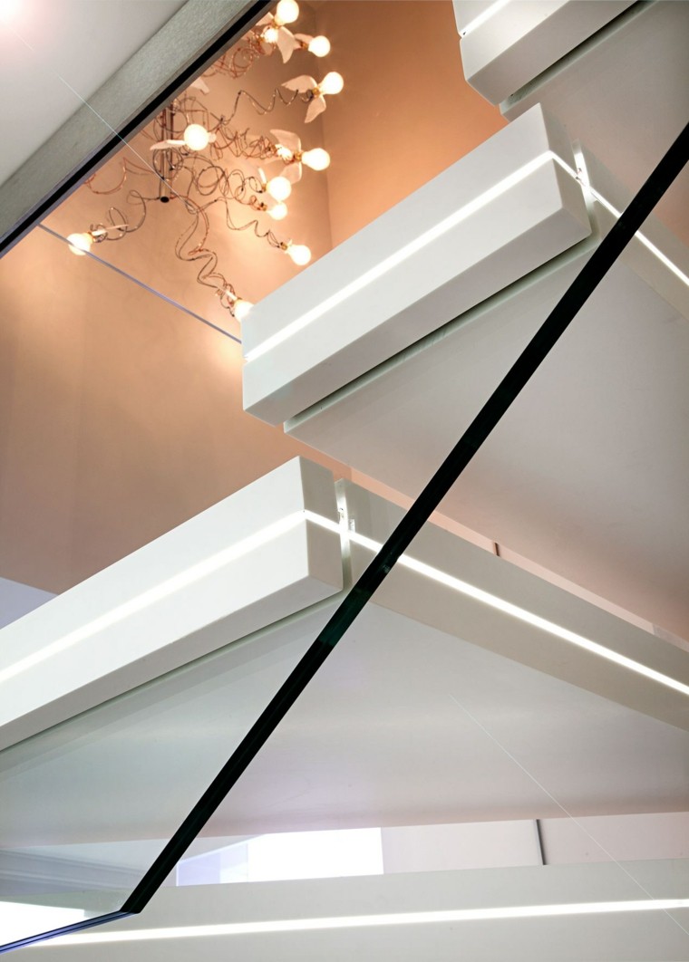 Escaleras de interior y exterior con iluminación LED