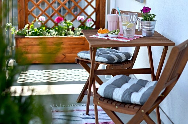 Muebles bonitos para el balcón o la terraza moderna