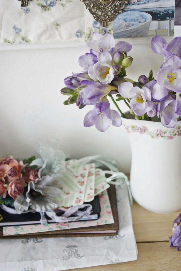 muebles salon estilo shabbi chic vintage flores violeta ideas