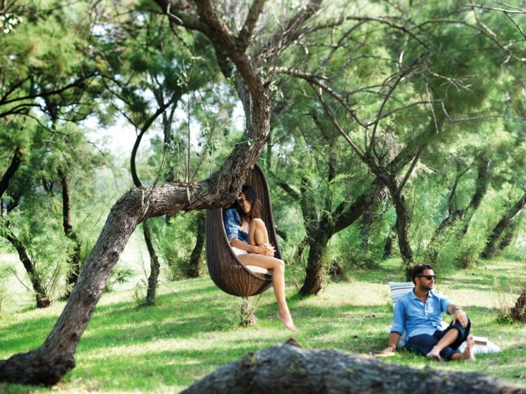 silla colgante bosque mimbre marrón