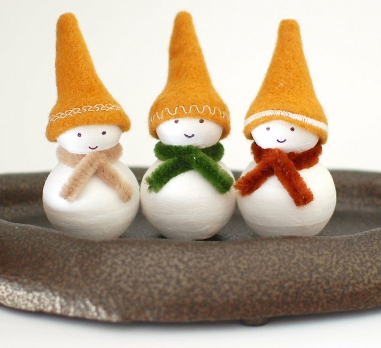 estupendos adornos navideños en forma de enanitos tres enanos navideño bolas blancas