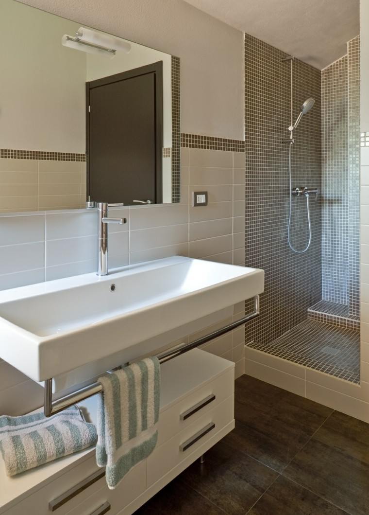 baños pequeños ducha mosaico lavabo ideas