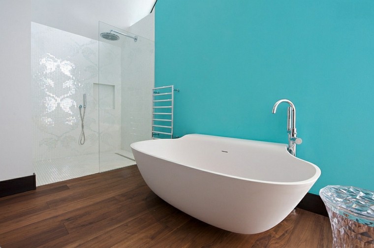 baño estilo minimalista color turquesa