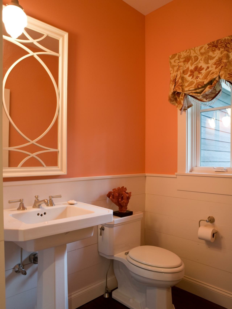 cuarto baño de color naranja 