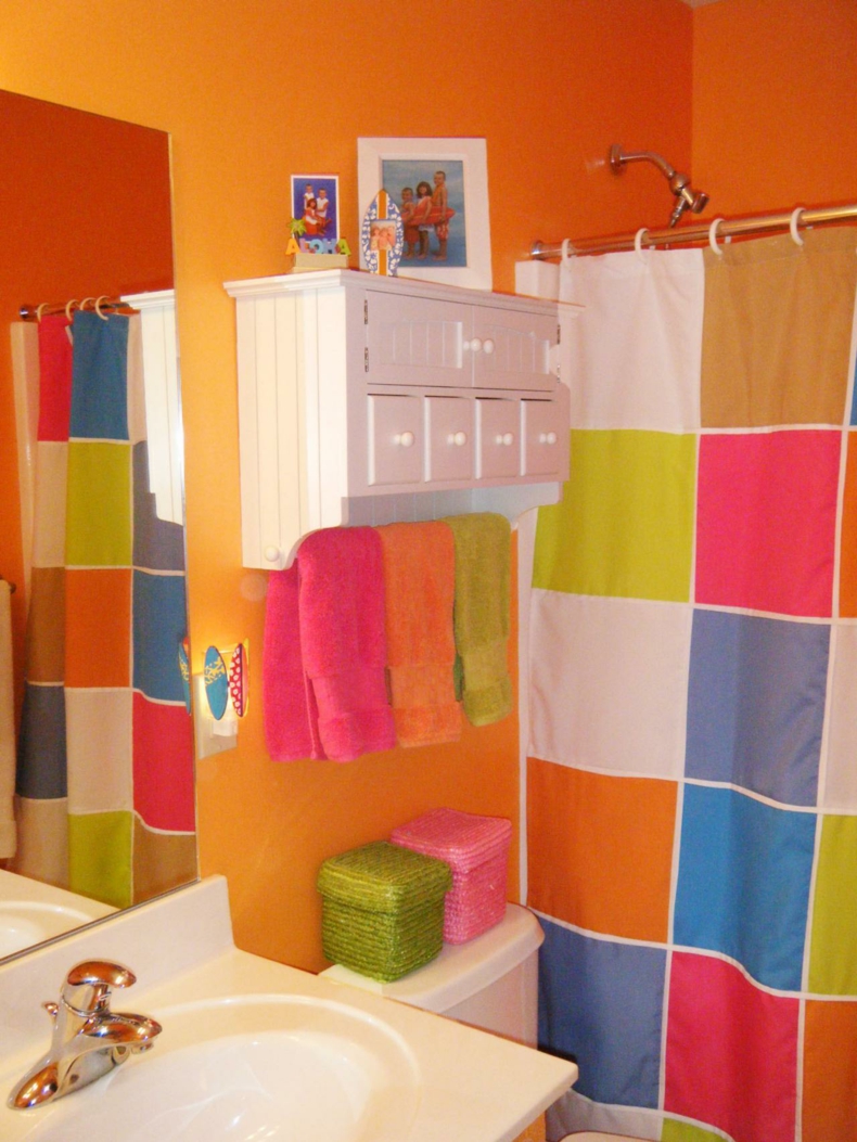 baños de colores vivos