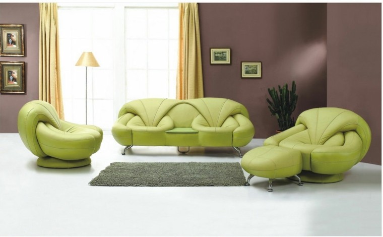 bonito salon marron sillones verdes