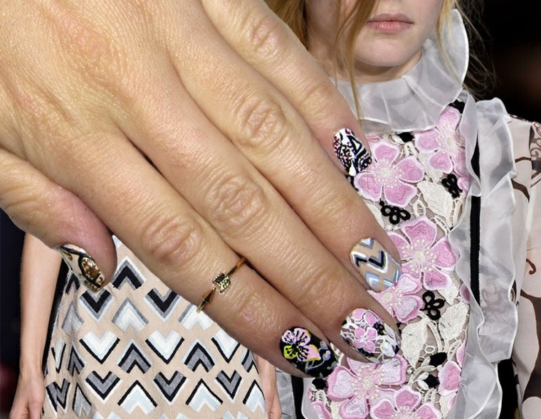 uñas preciosas inspiradas por el diseño de Giambattista Valli diseño de uñas inspiradas pasarela giambattista valli ideas