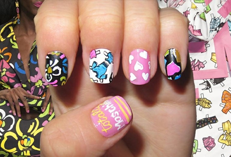 uñas inspiradas en la ropa de diseño de Moschino diseno de unas navidenas Moschino ideas