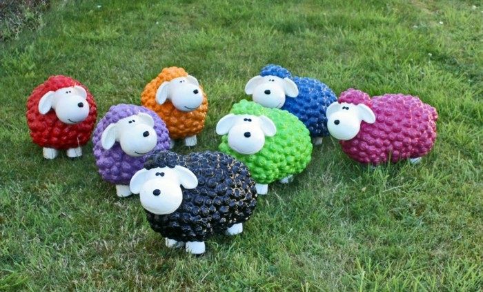 figuras ovejas decorativas colores decorar jardin ideas