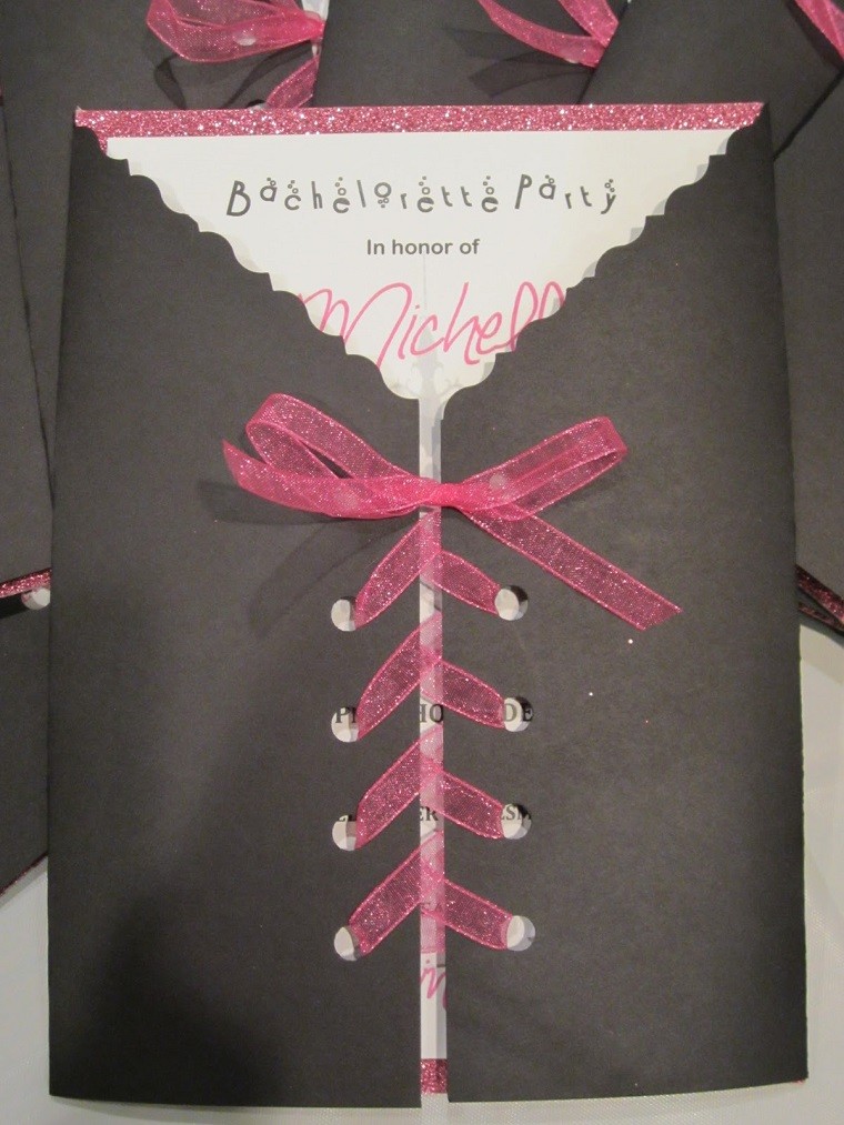 trajeta de color negro muy bonita invitaciones de cumpleaños color negro lazo rosa ideas
