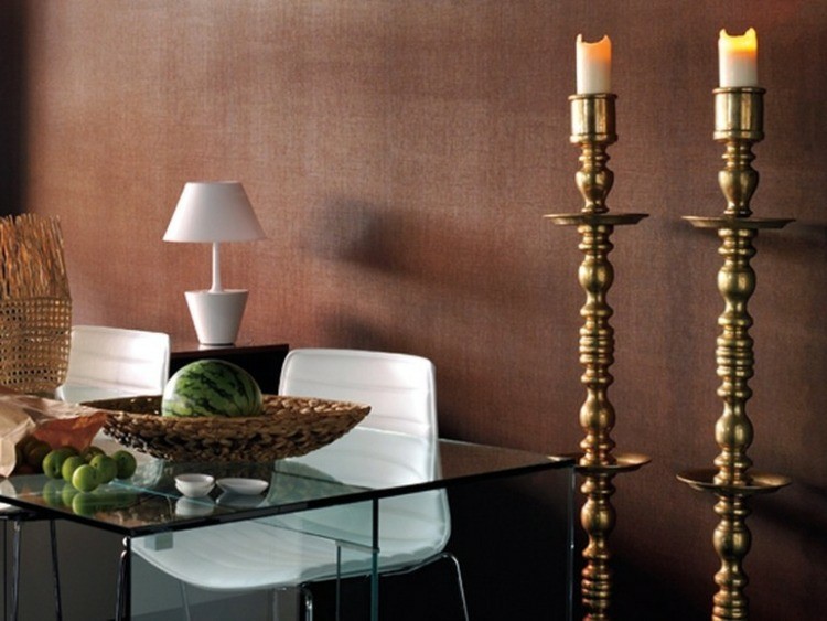 papel de pared diseño muebles candelabros velas