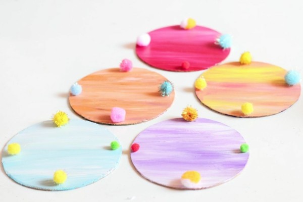 posavasos bolitas pompones deco colores