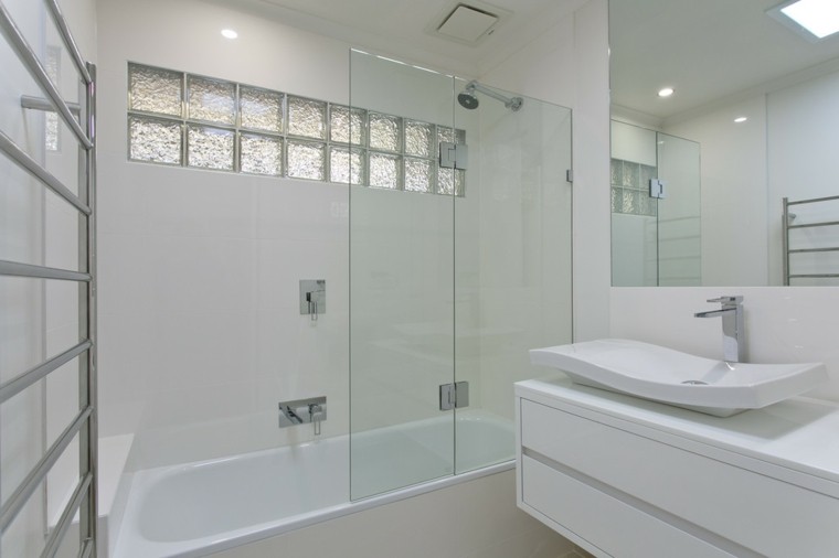 baño moderno minimalista color blanco
