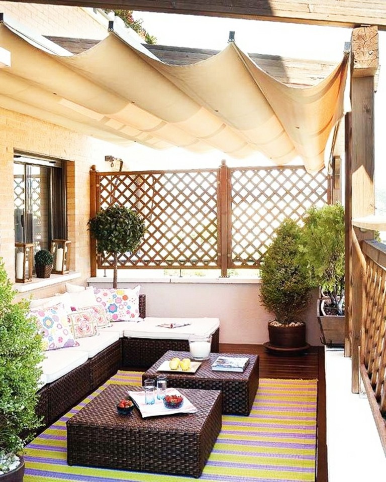 bonita decoración terraza toldo