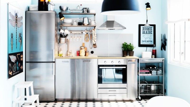 muebles cocina acero pared azul