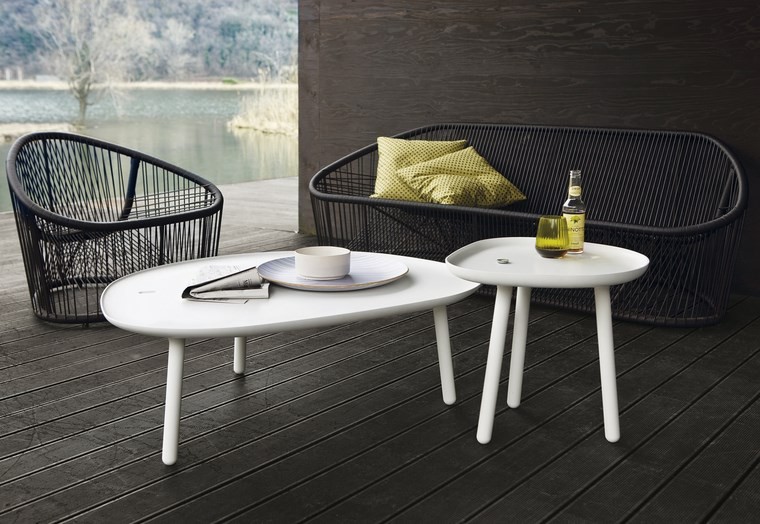 mesas blancas en la terraza muebles diseno mesas blancas terraza ideas