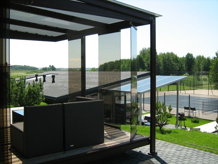 original diseño terraza acristalada negra