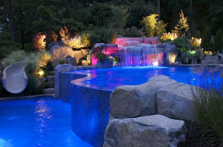 cascada y luces piscinas estilos casas patio rocas cascadas