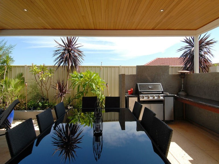 terraza semicubierta mesa comedor