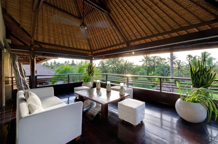 estupenda terraza cubierta con muebles blancos terraza cubierta tropicalmuebles blancos