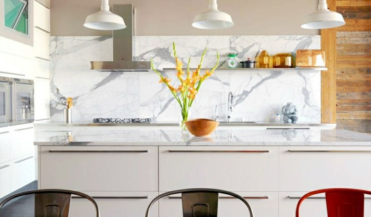 amueblar cocinas variaciones blancos metales flores