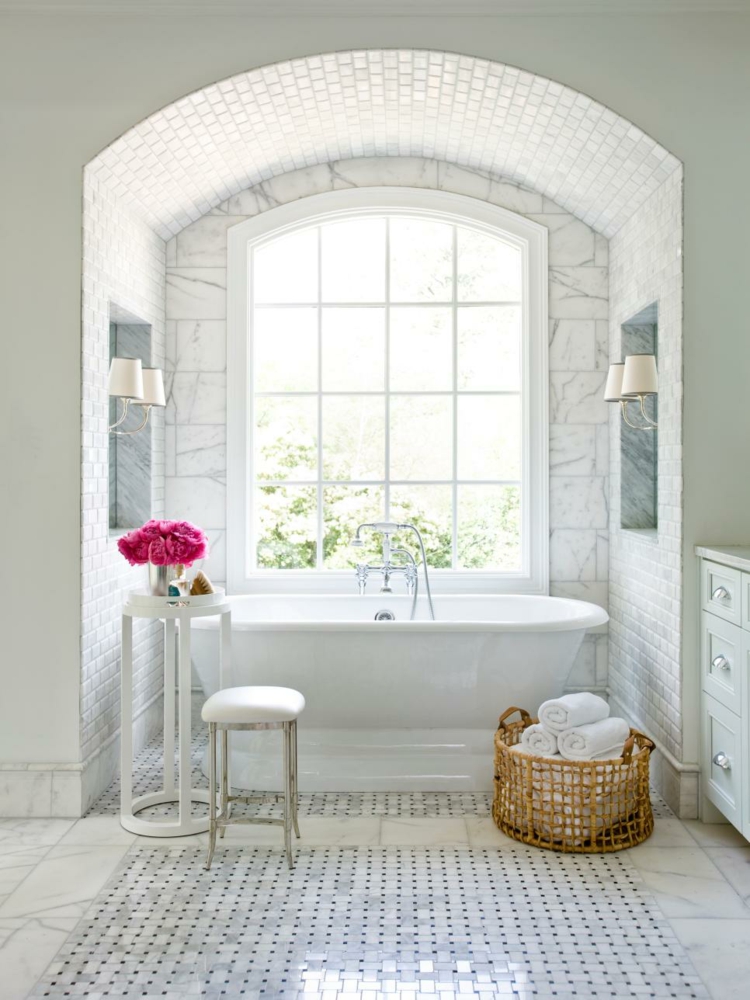 baños con bañeras ideas diseños luminosos rosa