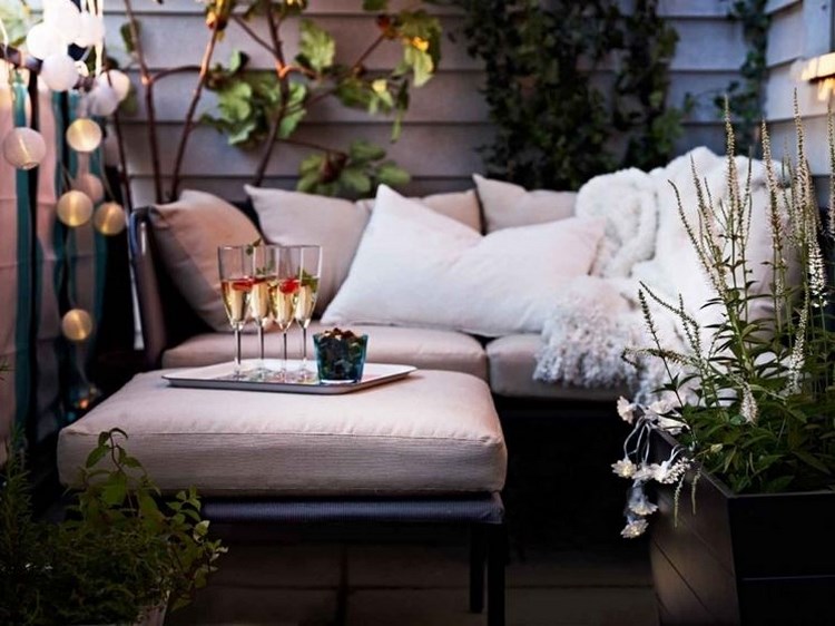 belleza balcon pequeno muebles negros ideas