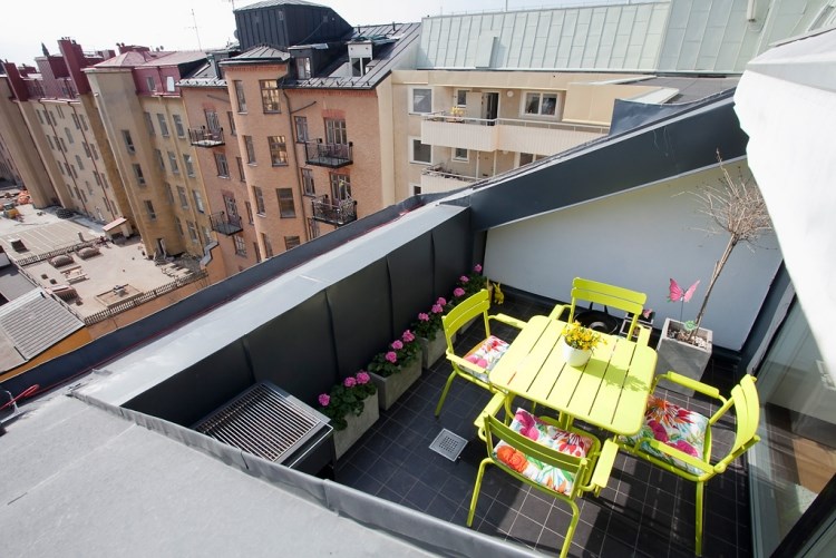 belleza balcon pequeno sillas verdes ideas