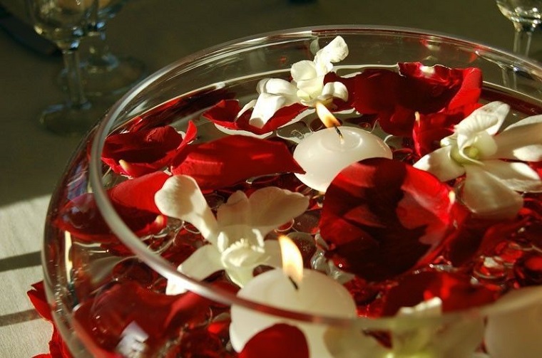bol redondo petalos rojos vela