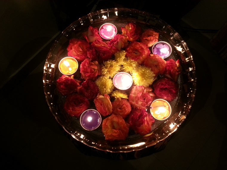 bonito centro velas flores colores