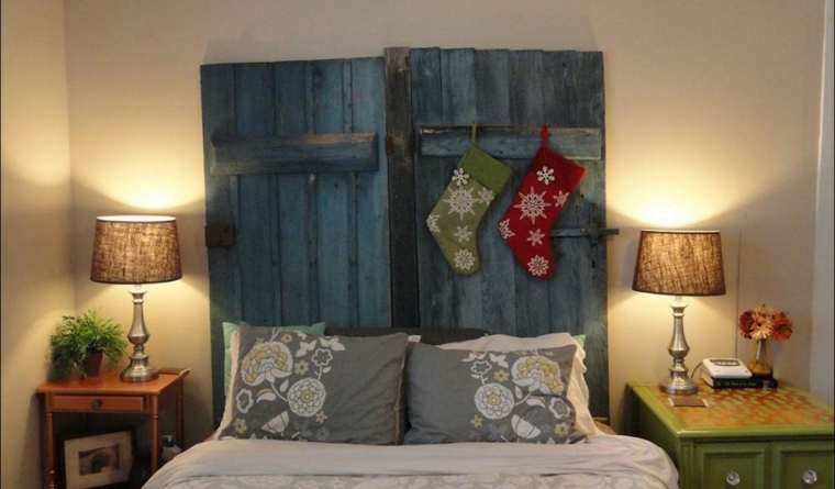 cabecero puertas azules madera viejas