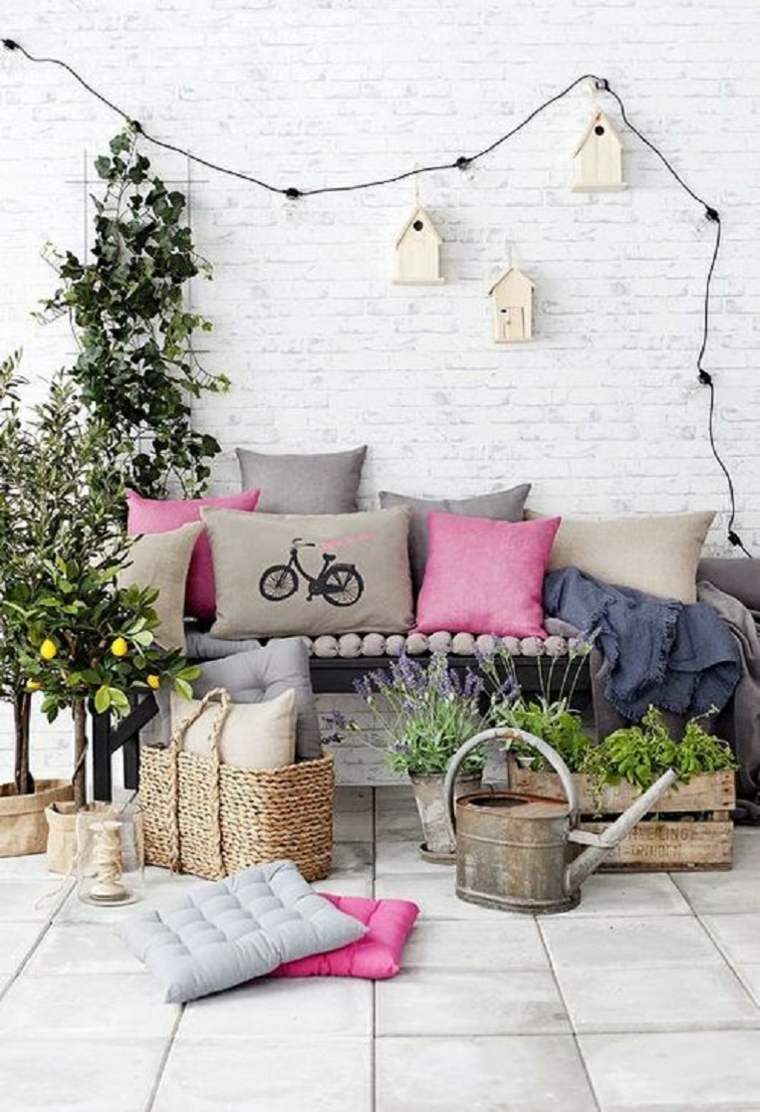 decorar terrazas muchos cojines