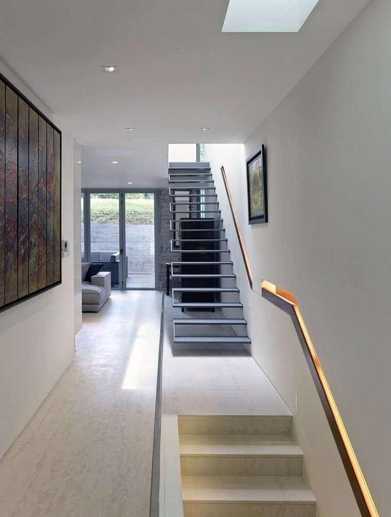 diseño moderno escaleras suspendidas interior