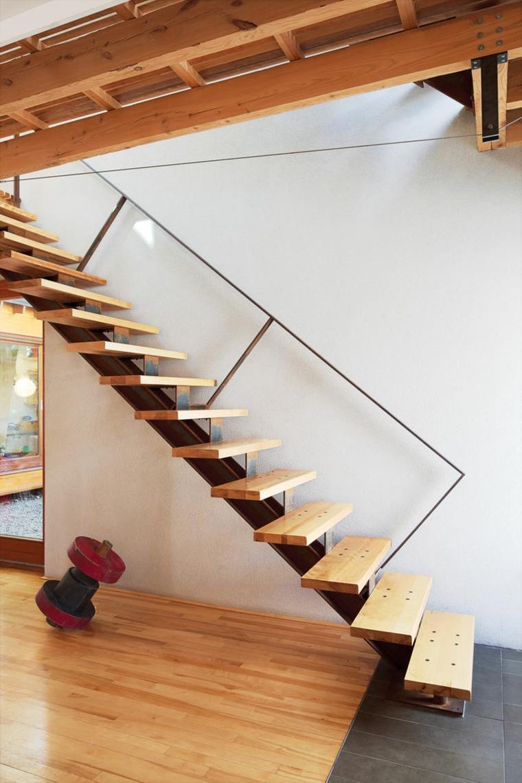 diseño original escaleras madera natural