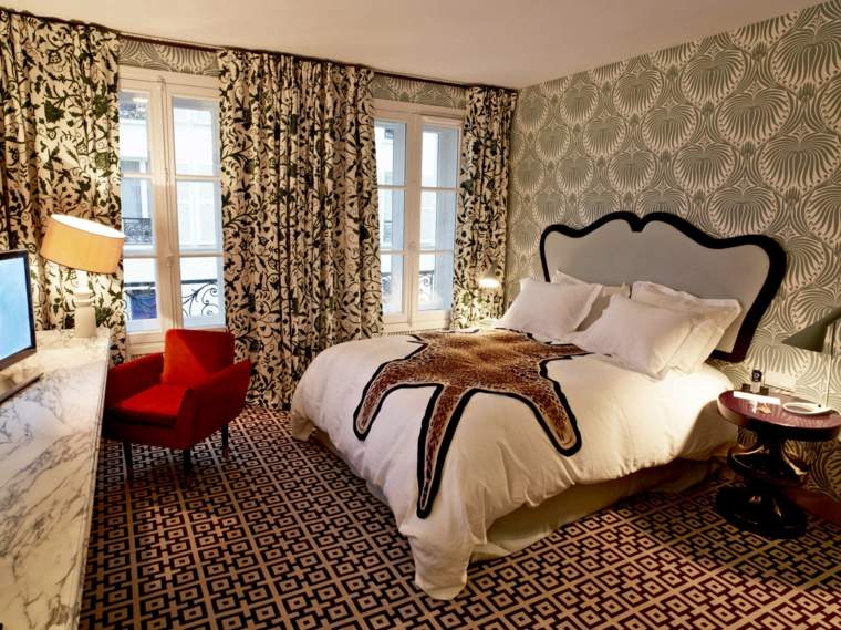 dormitorio romantico papel pared cortinas alfombra estampas originales ideas