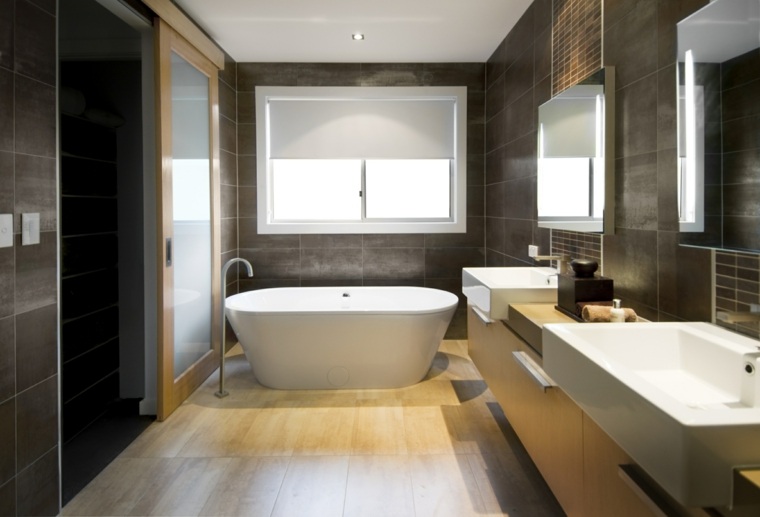 baño minimalista suelo madera
