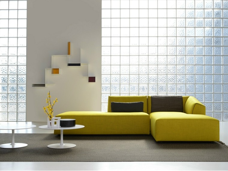 muebles diseño salon mesas blancas sofa amarilla ideas