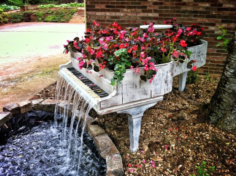 piano royal viejo fuente jardinera