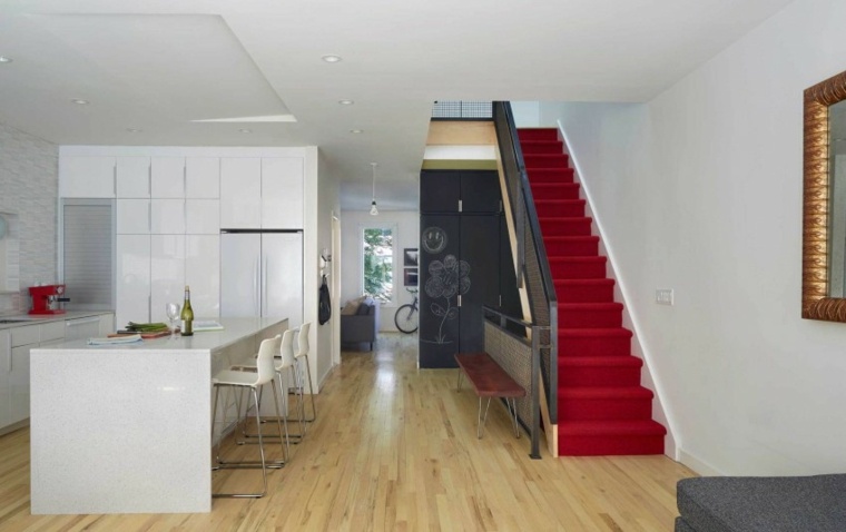casa decor escalera roja suelo madera ideas