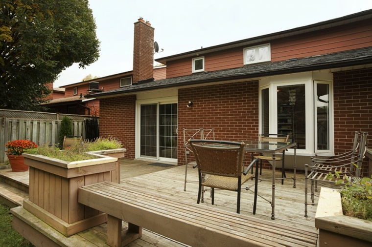 comida-cena-exterior-muebles-terraza-madera