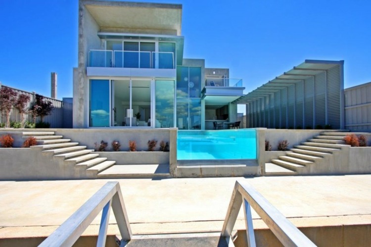 diseño moderno jardin piscina vidrio