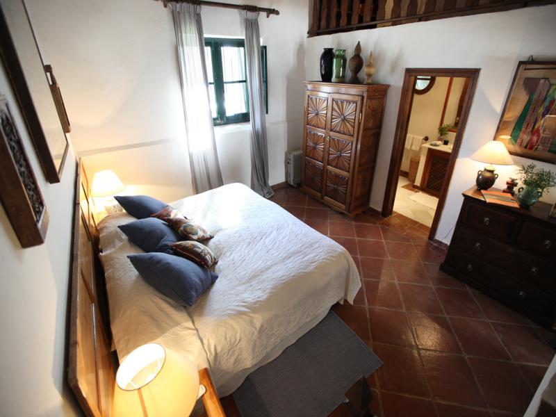 dormitorio rústico estilo andalúz diseño